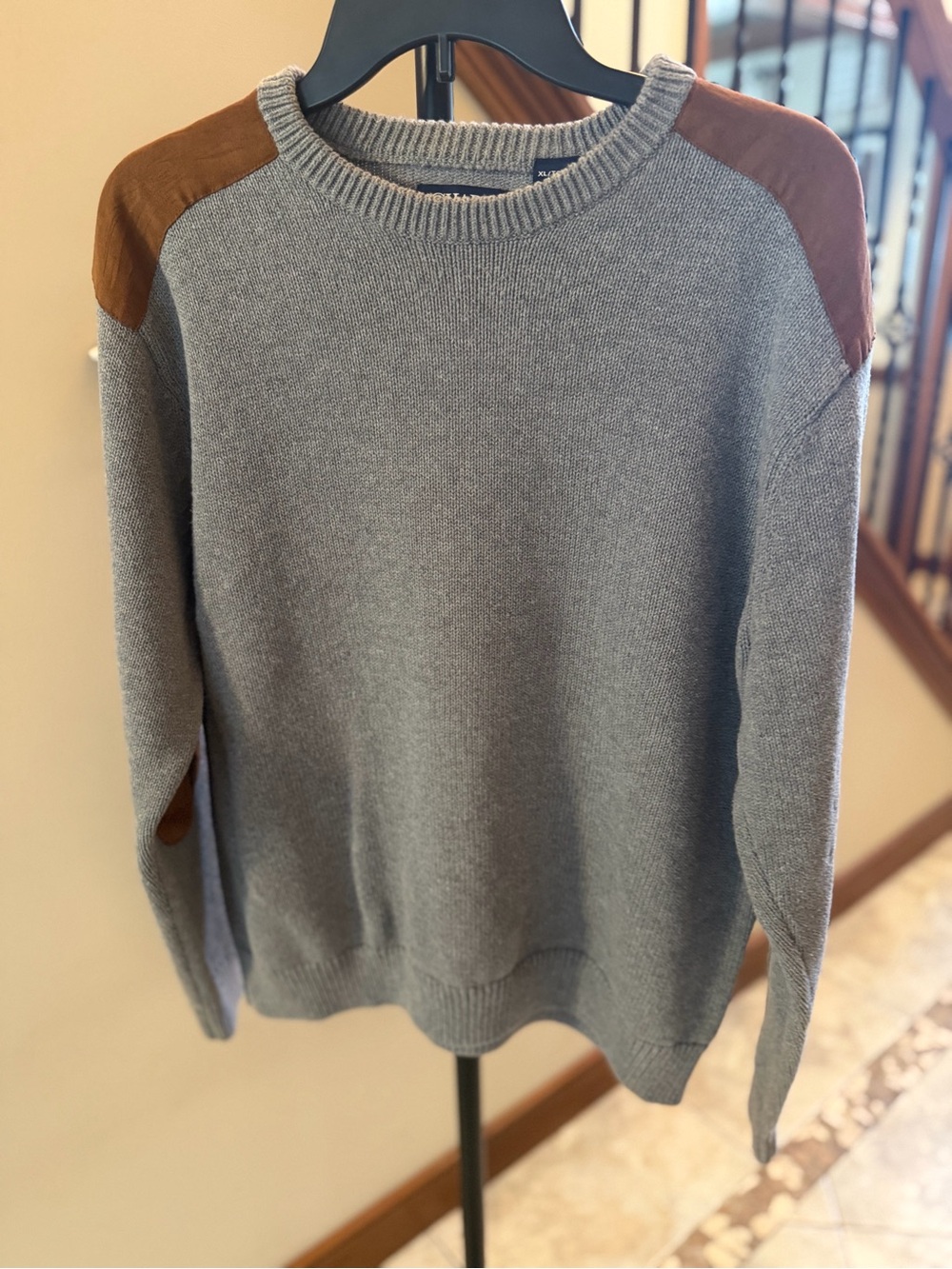 Chaps Men’s XL Gray Cotton Sweater Brown Suede Patch Elbows Shoulders